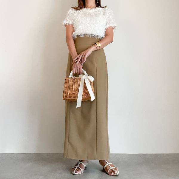 透け感アリ！ 今着られる！【しまむら】シンプルコーデに映える「フリンジファートップス」