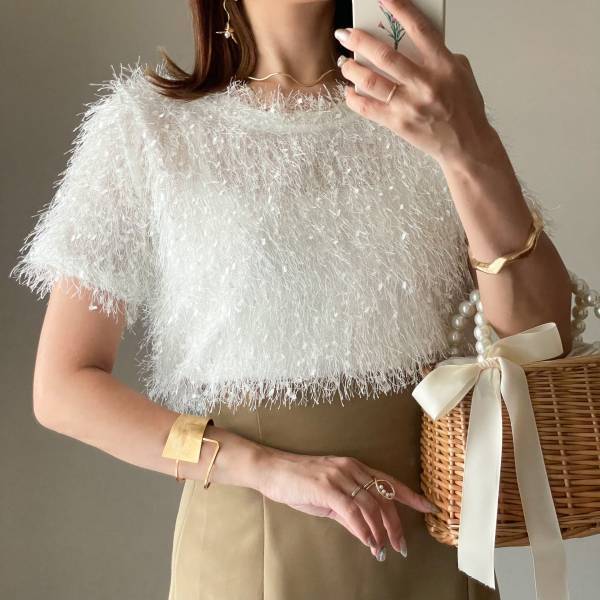 透け感アリ！ 今着られる！【しまむら】シンプルコーデに映える「フリンジファートップス」