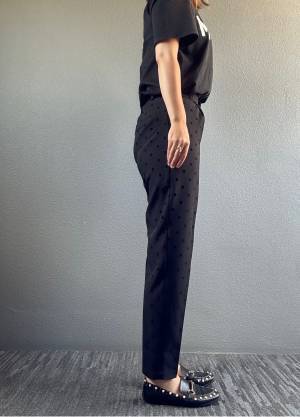 脚キレイに見える！！【Re:EDIT】黒ドットが大人っぽい「テーパードパンツ」