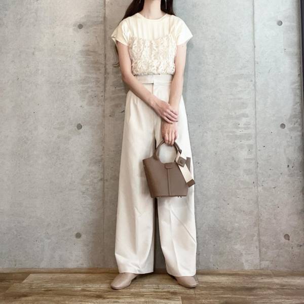 大人の甘さ際立つ♡ デートにもぴったりな【アイボリーコーデ】