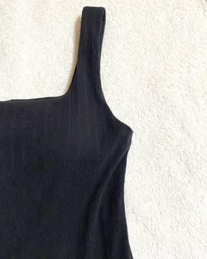 オールシーズン活躍！！【GU】カップ付き「スクエアネックタンク」着回しコーデ