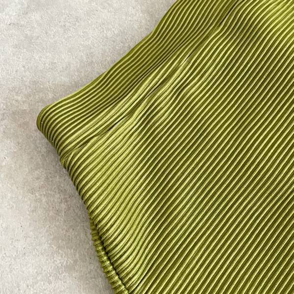 色で “秋” を先取り！【しまむら】立体的な生地が高見え「タイトスカート」