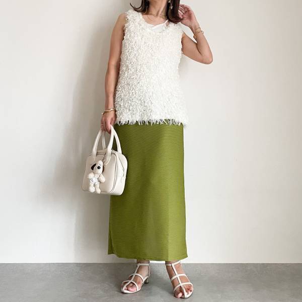 色で “秋” を先取り！【しまむら】立体的な生地が高見え「タイトスカート」