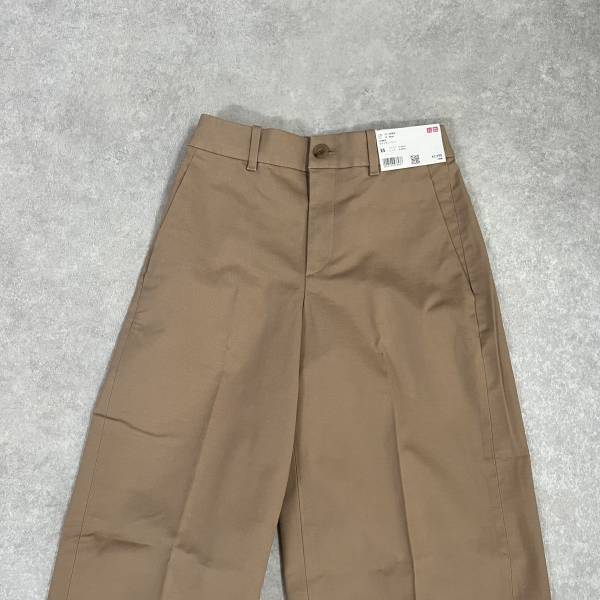 SNSでも人気！【ユニクロ】「ワイドチノパン」ロゴT合わせで大人カジュアルに！