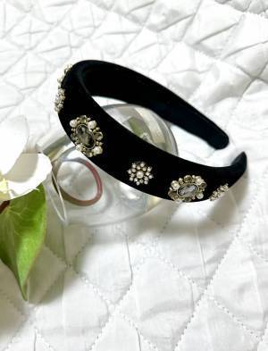 キラキラがたまらない♡【SHEIN】ビジューたっぷり「華やかカチューシャ」