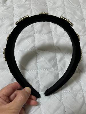 キラキラがたまらない♡【SHEIN】ビジューたっぷり「華やかカチューシャ」