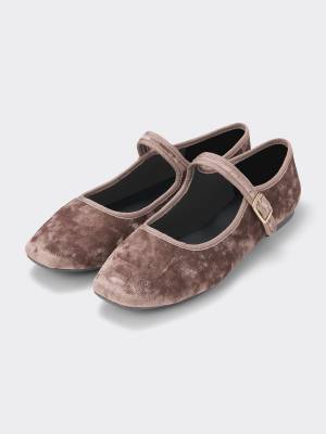 今から秋冬まで長く履ける♡【GU】即買いしたい！「旬シューズ」