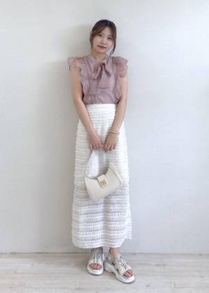 主役級の可愛さ♡【VIS】一点投入で華やかに決まる！「フリルトップス」