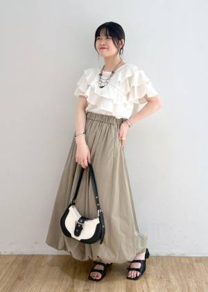 主役級の可愛さ♡【VIS】一点投入で華やかに決まる！「フリルトップス」