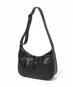 一つはゲットしたい！【グローバルワーク】シンプルだからこそ使える♡「優秀バッグ」