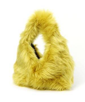 今季はどう取り入れる？ いっきに秋っぽくなれる♡「最旬ファーアイテム」