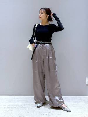 秋も《透け感》がおしゃれ！ 参考にしたい【シアートップス】の着こなし方