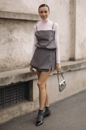 「靴下」投入で足元から秋っぽく！ 着映えが叶うコーデアイディア【ストリートスナップ】