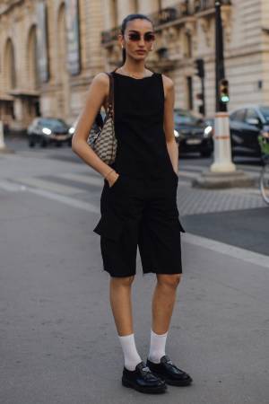 「靴下」投入で足元から秋っぽく！ 着映えが叶うコーデアイディア【ストリートスナップ】