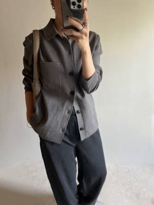 この秋絶対買うべきッ！？【ユニクロ】肉厚で高見えする「メンズカーディガン」