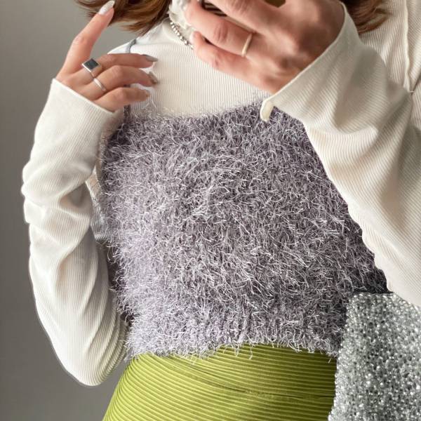 誰もがトリコ♡【しまむら】秋コーデに華を添える「フェザービスチェ」