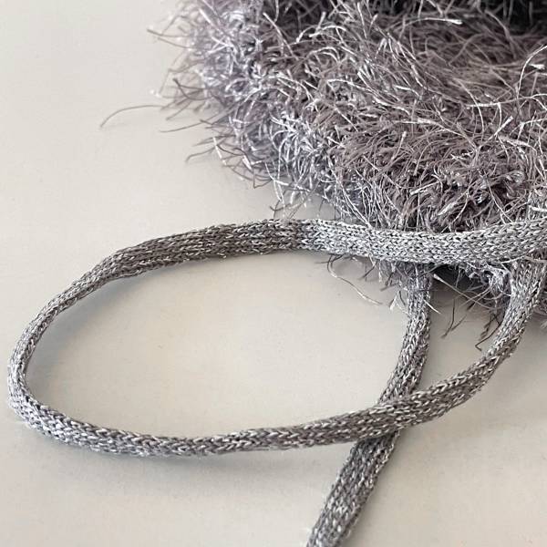 誰もがトリコ♡【しまむら】秋コーデに華を添える「フェザービスチェ」