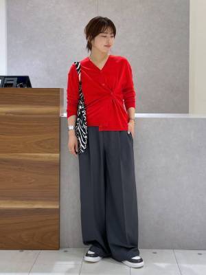 ワンポイントに欲しい！ 秋コーデを盛り上げる【赤トップス】