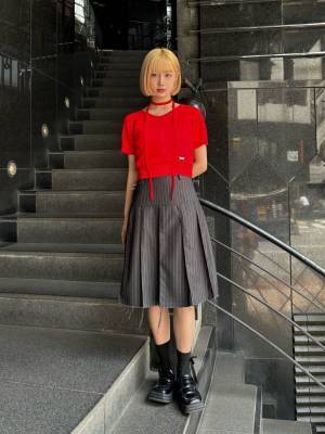 ワンポイントに欲しい！ 秋コーデを盛り上げる【赤トップス】