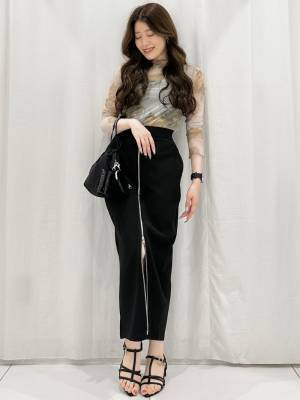 着るだけでおしゃ見え♡【GU】大理石風のプリントが可愛い「シアーロンT」