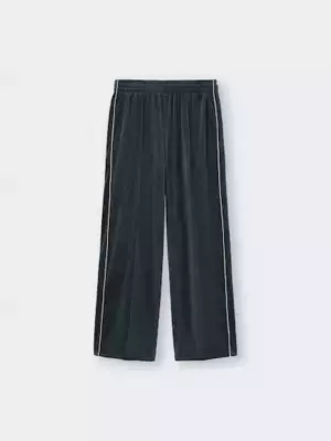 プチプラなのに高見え♡【GU】の「ベロアアイテム」投入で今すぐ秋っぽコーデに！