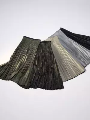 秋コーデに即アプデ♡【ユニクロ】大人っぽ可愛い「最旬スカート」が続々登場！