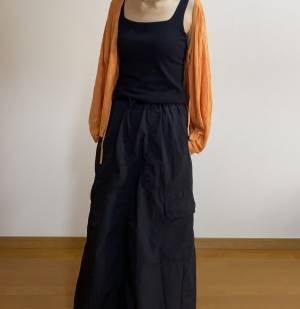 秋も活躍させたい！【GU】「黒カーゴスカート」着回しコーデ