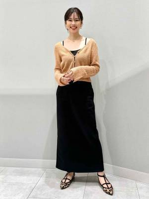 大人っぽさが倍増しちゃう！？【GU】秋コーデに取り入れたい♡「ブラックスカート」