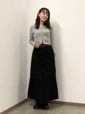 大人っぽさが倍増しちゃう！？【GU】秋コーデに取り入れたい♡「ブラックスカート」