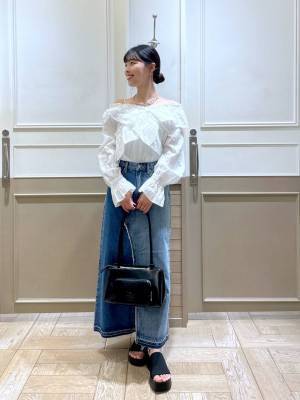 秋の「肩チラ見せ」が可愛いッ♡ 着るだけでトレンド見えする【長袖トップス】