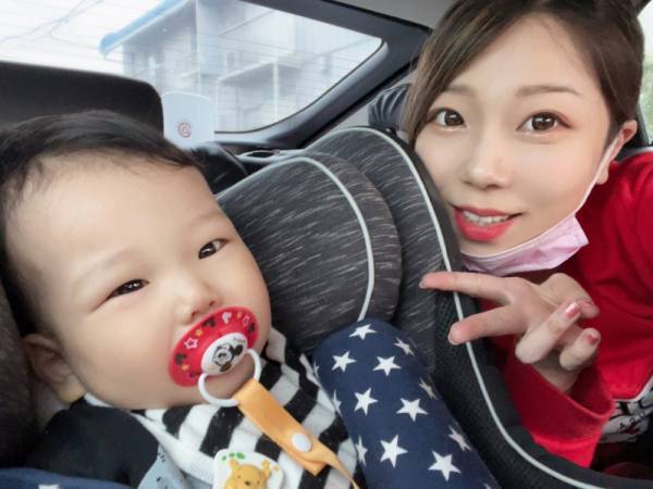 スナック感溢れるライブ配信が人気の新人ライバー