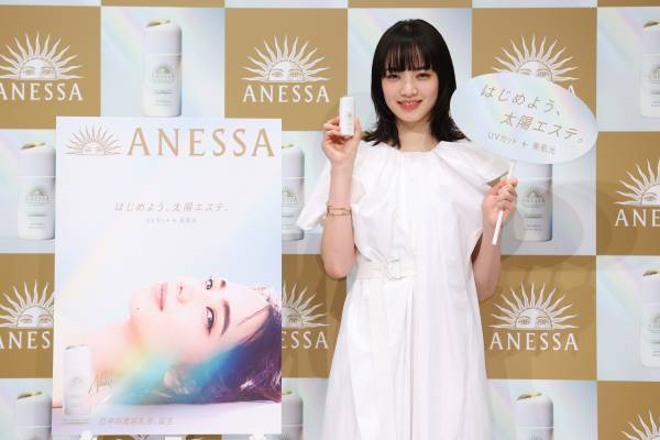 小松菜奈、アネッサ新ミューズに就任、美肌“三種の神器”は「アネッサ、ベッド、納豆」その理由は？