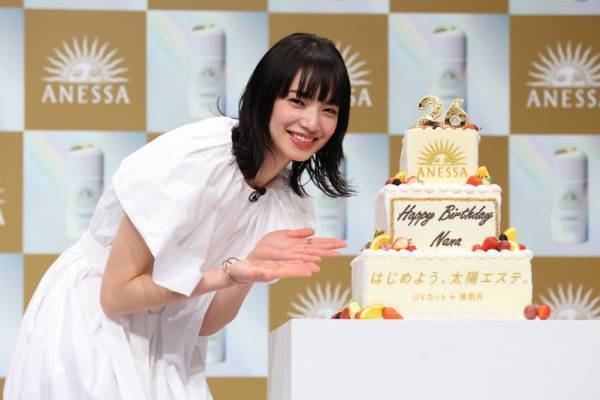 小松菜奈、アネッサ新ミューズに就任、美肌“三種の神器”は「アネッサ、ベッド、納豆」その理由は？