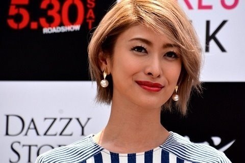 山田優さん髪色を大胆チェンジ！「可愛すぎる」「髪型めちゃ良き」ヘアスタイルにも反響