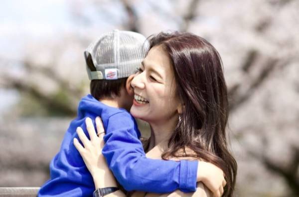 スザンヌさんが美ボディ披露！「美尻素敵」「なんというスタイル」と反響