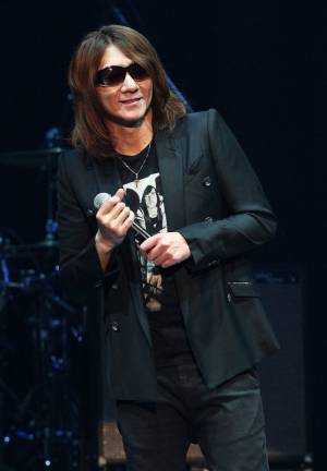 吉井和哉さんの息子・吉井添さんの振り返りショットに「かっちょええ」「笑顔にきゅん」の声