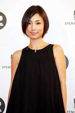 MEGUMIさんの妖艶ショットに「色気が凄い」「お肌綺麗すぎて引きます」と反響