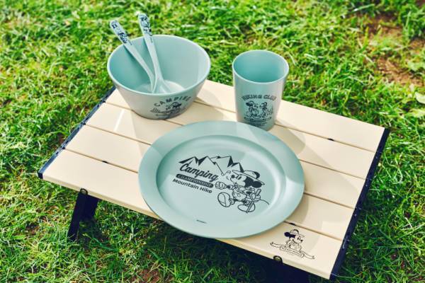 待ってました！アウトドア【KiU】グッズがディズニーストアに登場！