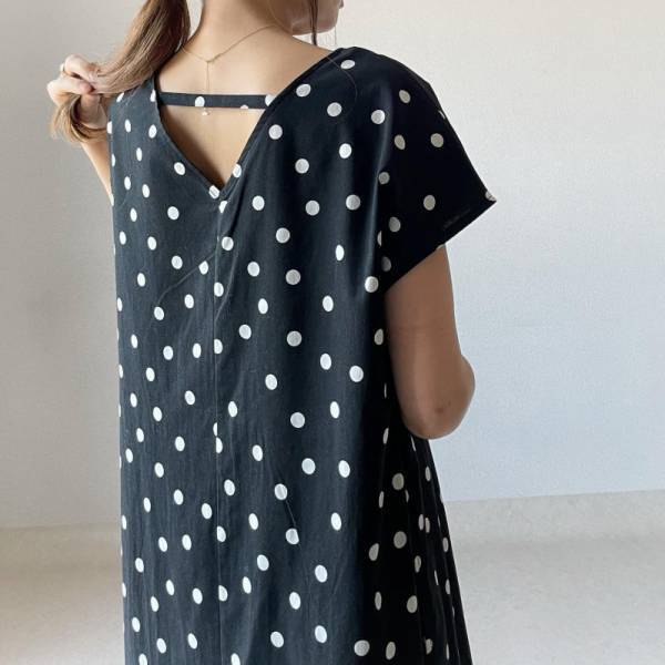 デザイン可愛すぎでしょ♡【GU 】ドット柄Vネックワンピで夏のおしゃれを制覇！
