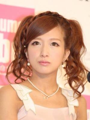 辻希美さんの制服コスプレ姿に4.9万“いいね”の大反響