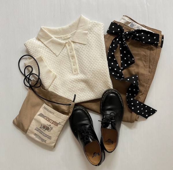 華奢感が女っぽ♡【GU】レーシーポロセーターは鬼リピ確実のデザイン！