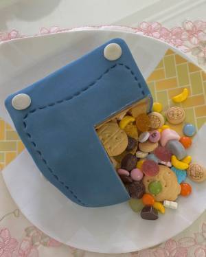 あふれ出てるのは何？！手作り【ギミックケーキ】がバズリ中！