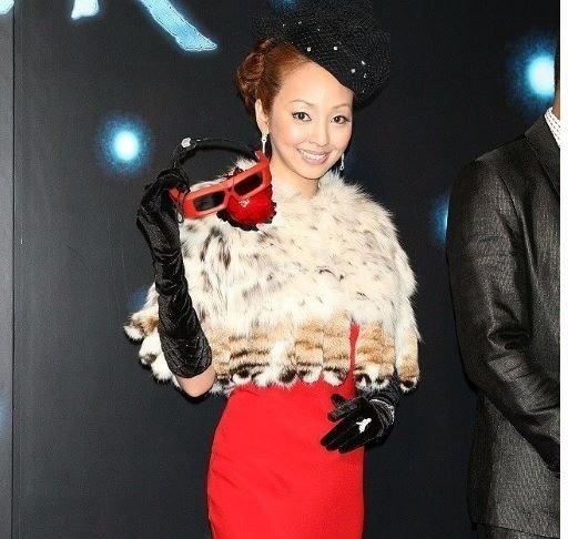 神田うのさんが黒木瞳さんらとの豪華ショット公開