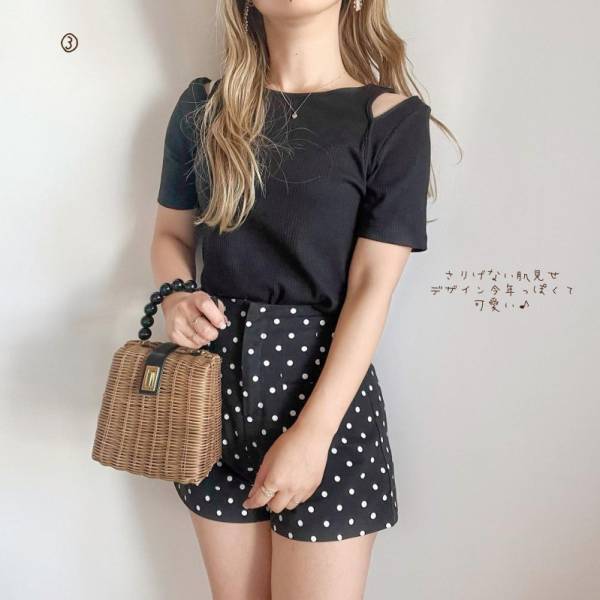 チラ見せが女っぽ♡【GU】リブカットアウトTなら今買って秋まで活躍！