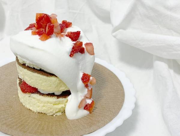 クリームとろろ～ん！【雪崩ケーキ】がフォトジェニすぎると話題♡