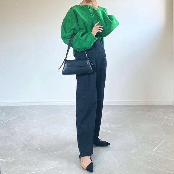 映え確実！鮮やかグリーンが魅力の【ZARA】ショートスウェットシャツって？！