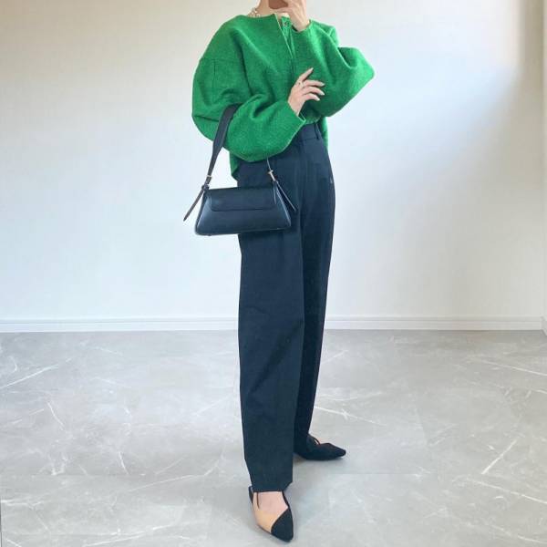 映え確実！鮮やかグリーンが魅力の【ZARA】ショートスウェットシャツって？！