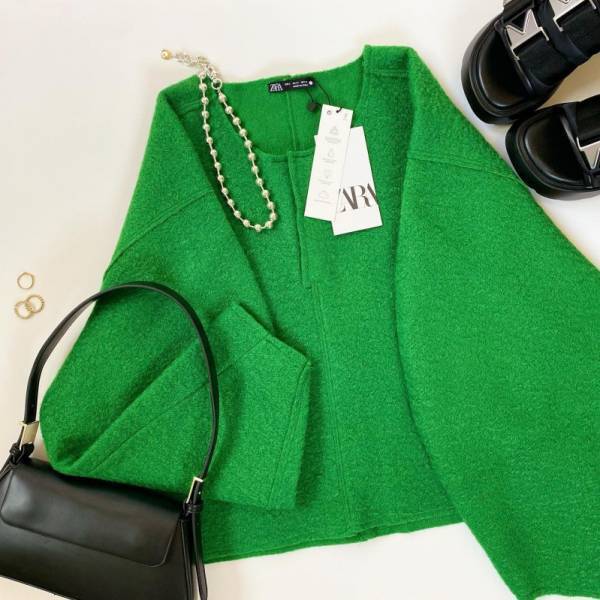 映え確実！鮮やかグリーンが魅力の【ZARA】ショートスウェットシャツって？！