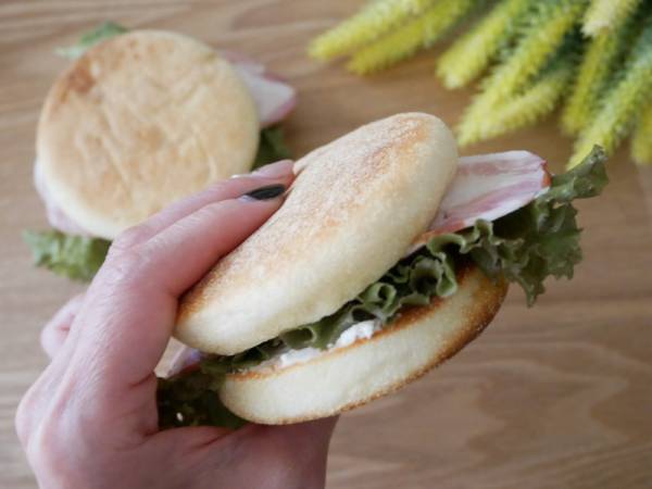 売れまくり！『成城石井』のマフィン、あれこれ挟んで本格カフェごはんを作ろう！