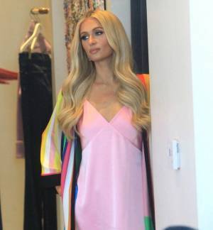 パリス・ヒルトンさんのセクシーコスプレに反響！セーラームーンからマーベルタイツ姿まで